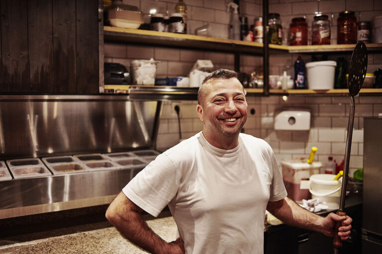 Pizzabäcker in Küche